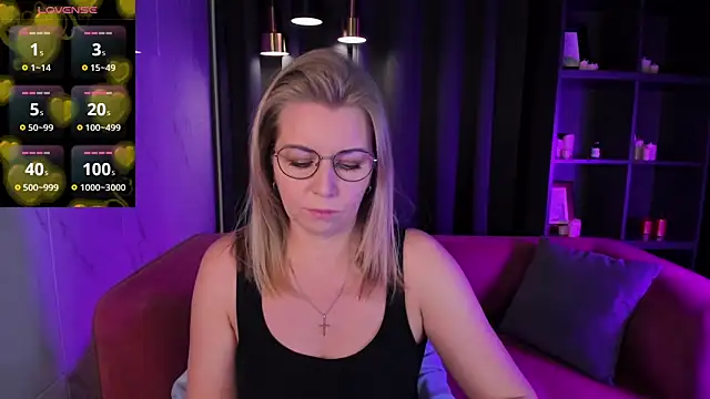 Annie Light online show from 4, 3, 2025