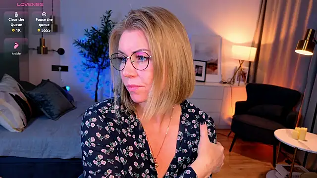 Snapshot of Annie_Light chatting on 21, 5, 2026 Annie Light online show from 21, 5, 2026