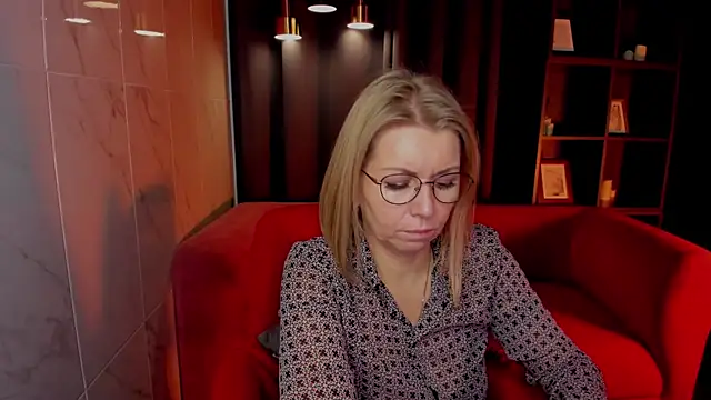 Annie Light online show from 2, 12, 2025