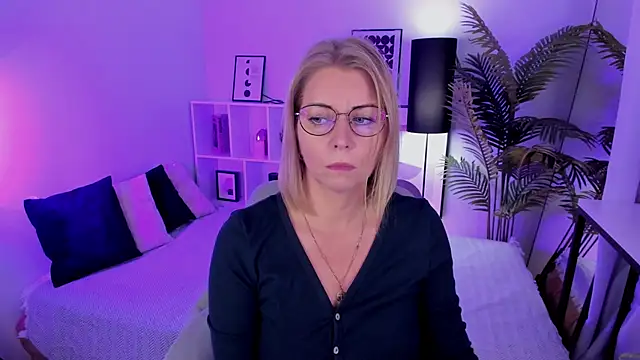 Annie Light online show from 25, 10, 2025