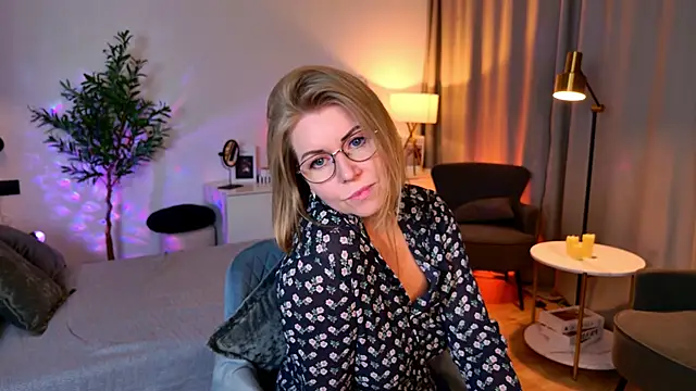 Snapshot of Annie_Light chatting on 19, 5, 2026 Annie Light online show from 19, 5, 2026