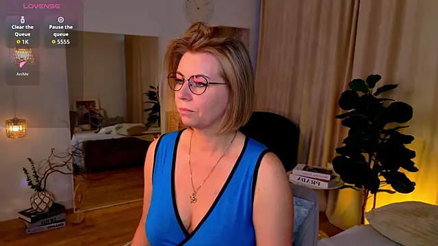 Snapshot of Annie_Light chatting on 4, 6, 2026 Annie Light online show from 4, 6, 2026