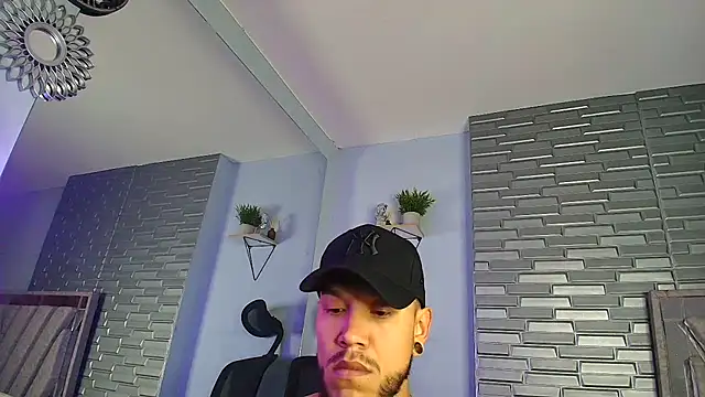 ARON TAYLER01 online show from 14, 2, 2026