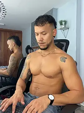 ARON TAYLER01 online show from 18, 3, 2025