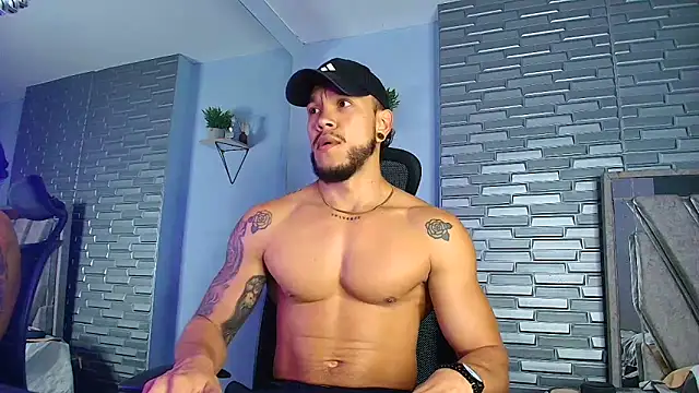 ARON TAYLER01 online show from 5, 2, 2026