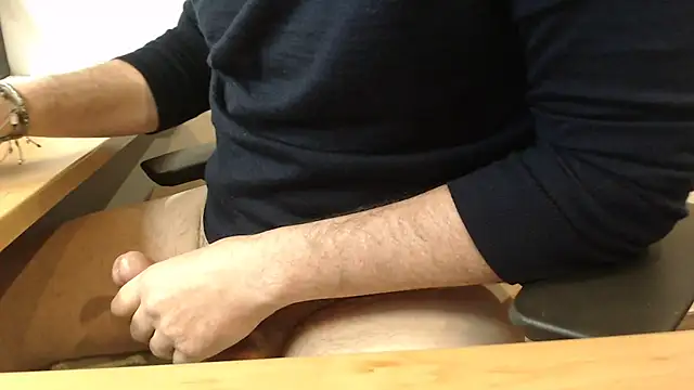 Snapshot of 3lr0nde chatting on 10, 4, 2026 3lr0nde online show from 10, 4, 2026