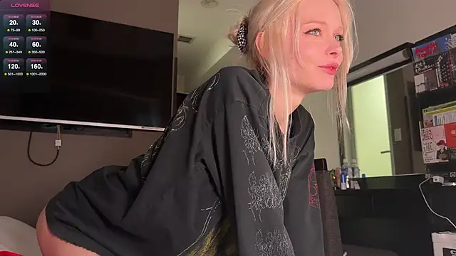 neon demon online show from 31, 12, 2024