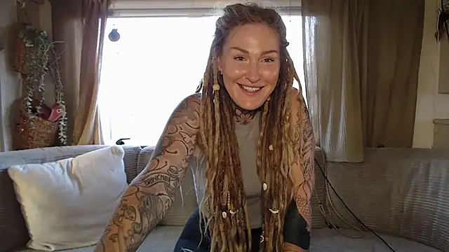 Snapshot of Mira-Grey89 chatting on 18, 5, 2026 Mira-Grey89 online show from 18, 5, 2026