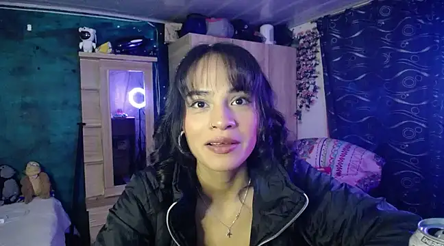 Samara Beltran online show from 28, 2, 2025