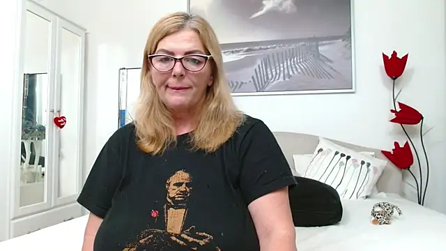 YulliaMilf online show from 27, 11, 2025