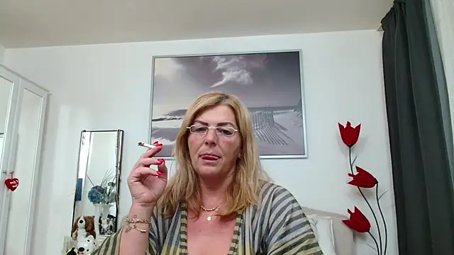 YulliaMilf online show from 12, 11, 2025