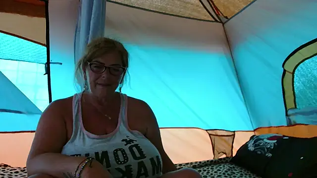 Snapshot of YulliaMilf chatting on 13, 7, 2026 YulliaMilf online show from 13, 7, 2026