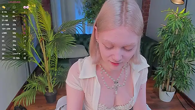Snapshot of _Rude_Girl_ chatting on 15, 1, 2025  Rude Girl  online show from 15, 1, 2025