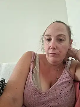 Snapshot of Wisie_Cutie chatting on 8, 9, 2025 Wisie Cutie online show from 8, 9, 2025
