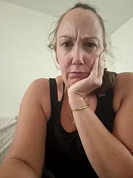 Snapshot of Wisie_Cutie chatting on 2, 10, 2025 Wisie Cutie online show from 2, 10, 2025