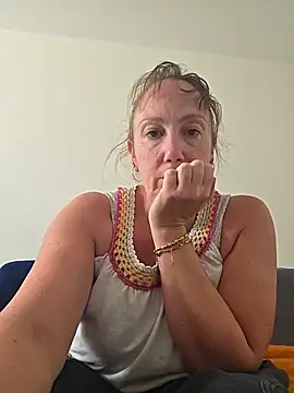 Snapshot of Wisie_Cutie chatting on 4, 6, 2026 Wisie Cutie online show from 4, 6, 2026