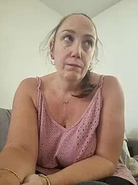 Wisie Cutie online show from 11, 10, 2025