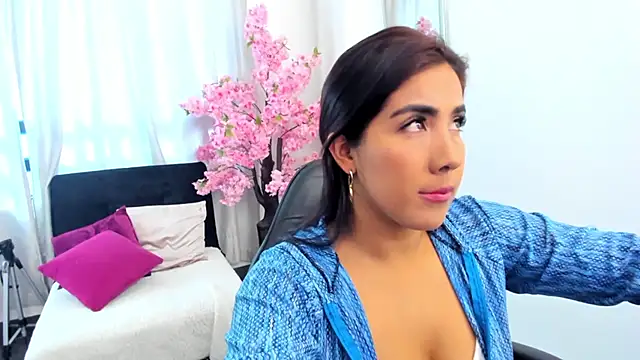 KAROLIVONNE online show from 3, 6, 2026