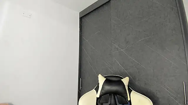 Snapshot of chloe_ebony_ chatting on 28, 5, 2026 chloe ebony online show from 28, 5, 2026