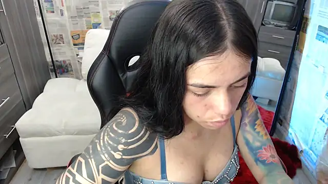 i am nina  online show from 25, 10, 2025