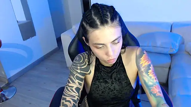 i am nina  online show from 8, 3, 2025
