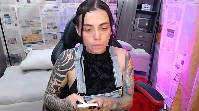 i am nina  online show from 13, 10, 2025