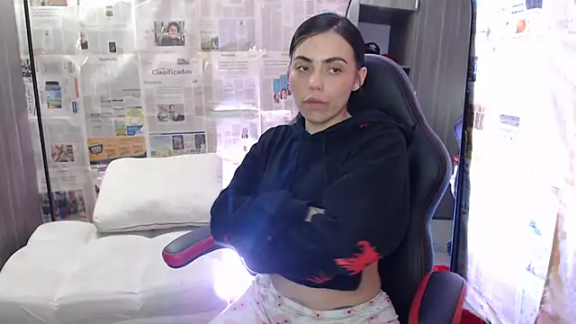 i am nina  online show from 18, 9, 2025