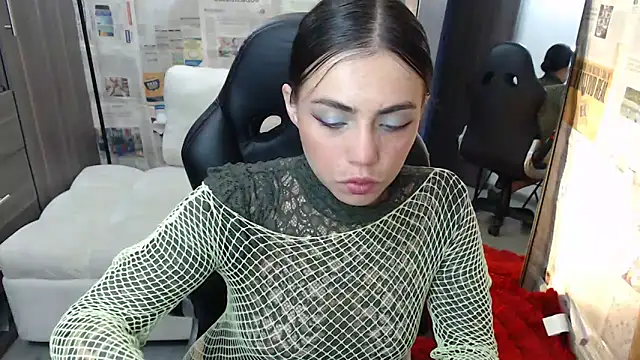 i am nina  online show from 28, 10, 2025