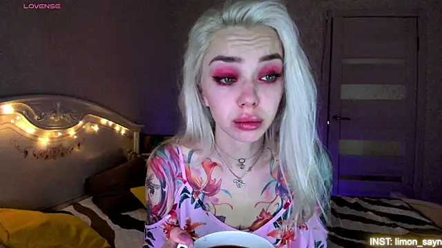 LillyMoure  online show from 22, 6, 2026