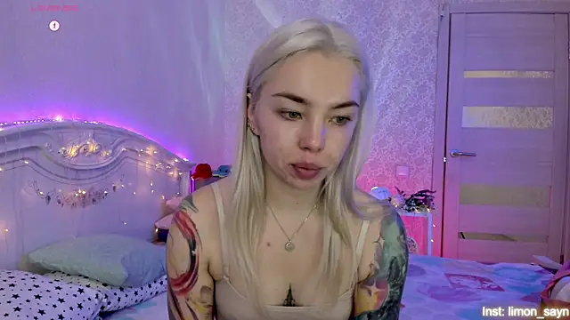 LillyMoure  online show from 20, 10, 2025