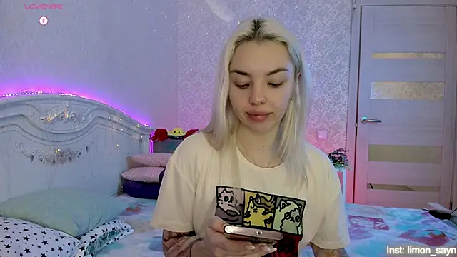 LillyMoure  online show from 16, 10, 2025