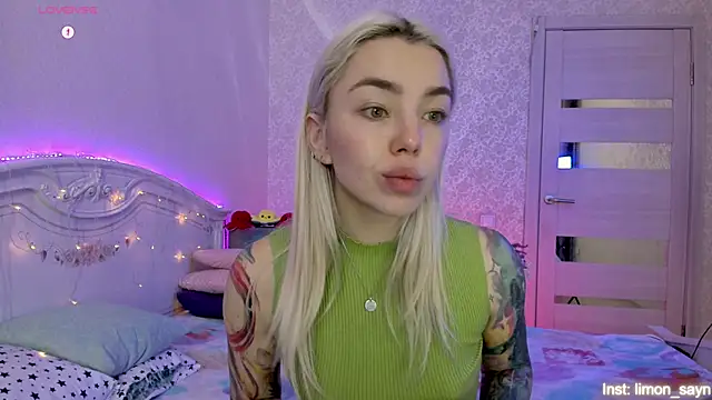 LillyMoure  online show from 17, 10, 2025