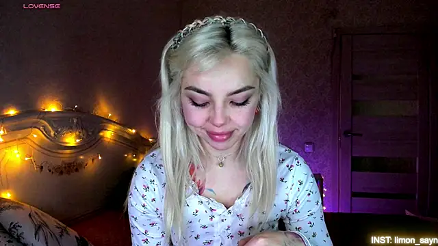 LillyMoure  online show from 5, 4, 2026