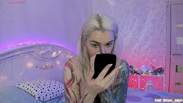 LillyMoure  online show from 4, 11, 2025