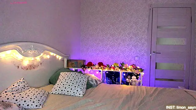 Snapshot of LillyMoure_ chatting on 22, 5, 2026 LillyMoure online show from 22, 5, 2026