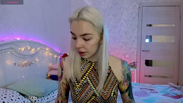 LillyMoure  online show from 26, 10, 2025