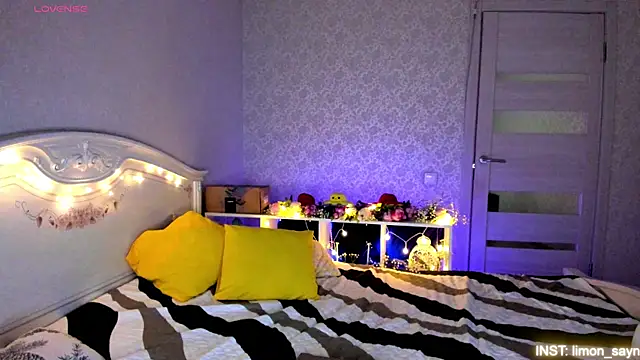 LillyMoure  online show from 20, 7, 2026