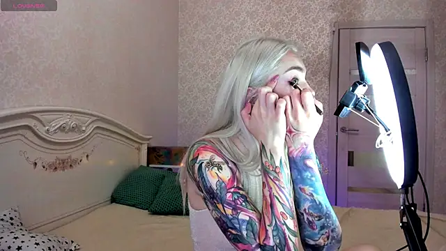 LillyMoure  online show from 10, 6, 2026