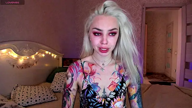 LillyMoure  online show from 14, 6, 2026