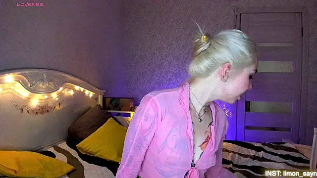 LillyMoure  online show from 18, 6, 2026