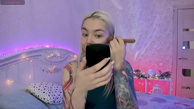 LillyMoure  online show from 8, 11, 2025