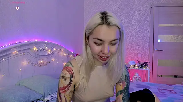 LillyMoure  online show from 3, 12, 2025