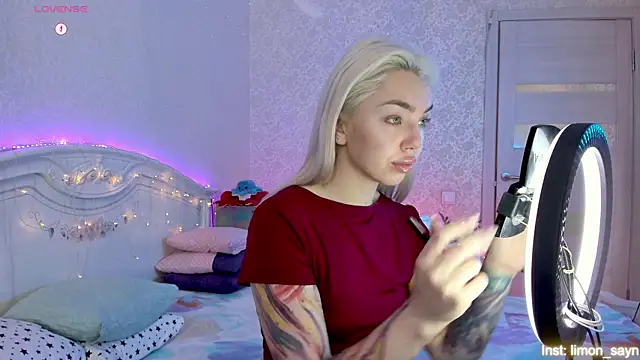 LillyMoure  online show from 29, 10, 2025