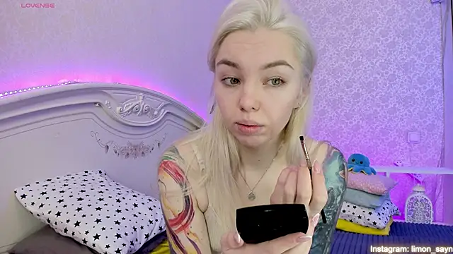 LillyMoure  online show from 17, 2, 2025