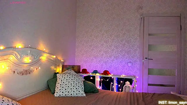 LillyMoure  online show from 12, 4, 2026