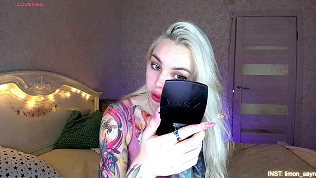 Snapshot of LillyMoure_ chatting on 3, 6, 2026 LillyMoure online show from 3, 6, 2026