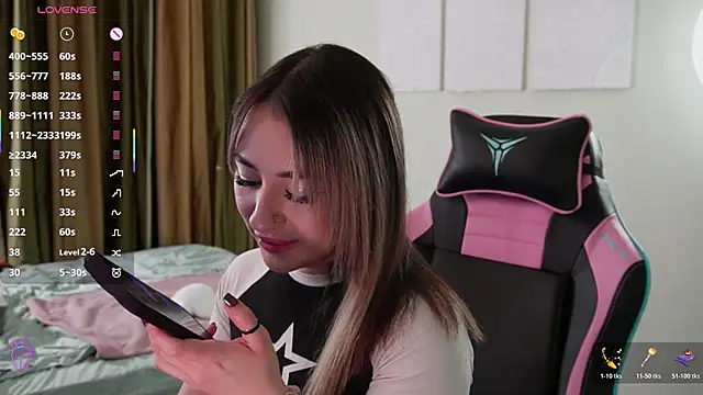 Snapshot of Fiona-Love chatting on 4, 11, 2025 Fiona-Love online show from 4, 11, 2025