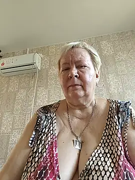 Snapshot of EffectFiona chatting on 9, 7, 2026 EffectFiona online show from 9, 7, 2026