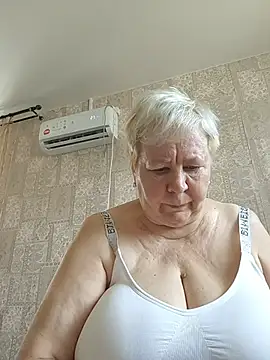 Snapshot of EffectFiona chatting on 17, 6, 2026 EffectFiona online show from 17, 6, 2026