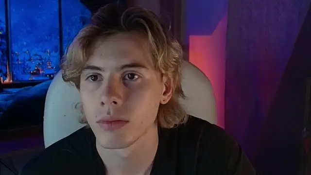 Snapshot of dimitri_tv chatting on 4, 11, 2025 dimitri tv online show from 4, 11, 2025